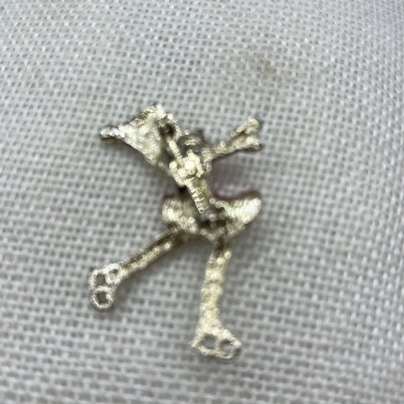 Vintage Ice Skater Brooch Red with Faux Pearl Gold tone - Picture 8 of 9